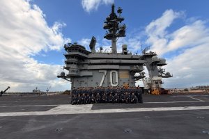 Dotación del petrolero “Almirante Montt” realiza visita profesional al portaaviones estadounidense “USS Carl Vinson” en San Diego