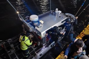 Armada de Chile realizó evacuación médica de niñas y niños desde Isla Santa María