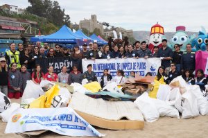 Más de 800 kilos de basura fueron retirados de Playa Caleta Portales