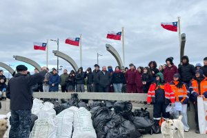 Autoridad Marítima participó en jornada de limpieza en el borde costero de Porvenir