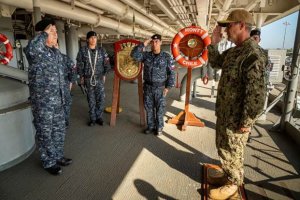 Comandante de la Tercera Flota de la Marina de EE. UU. visita el Petrolero “Almirante Montt”