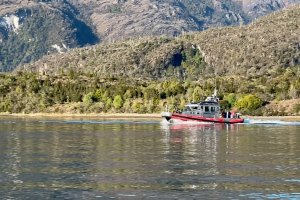 Armada de Chile mantiene búsqueda del segundo tripulante de Lancha a Motor "Sea King II" en sector Angostura Inglesa